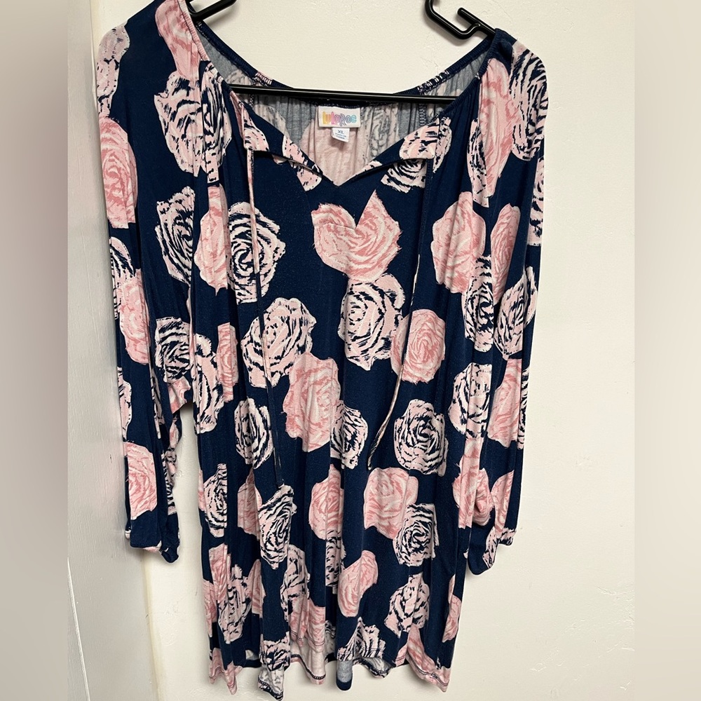 Cute Floral Lularoe Debra Peasant Top